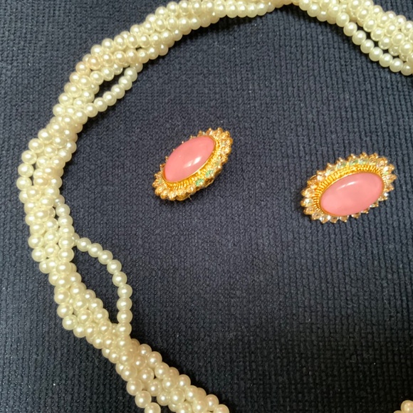 Matched Set of Retro Necklace and Earrings - Picture 3 of 5